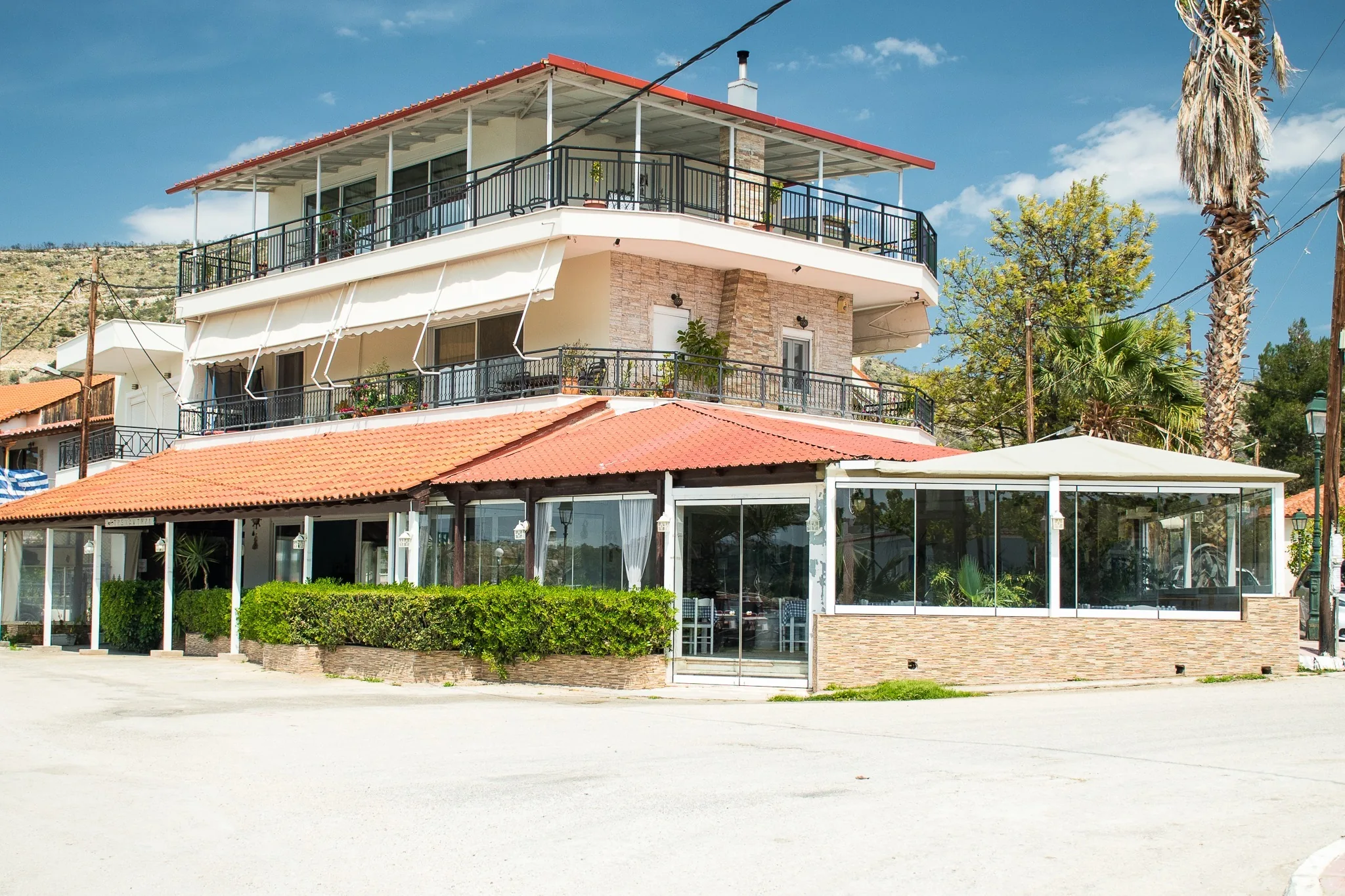 The taverna from outside