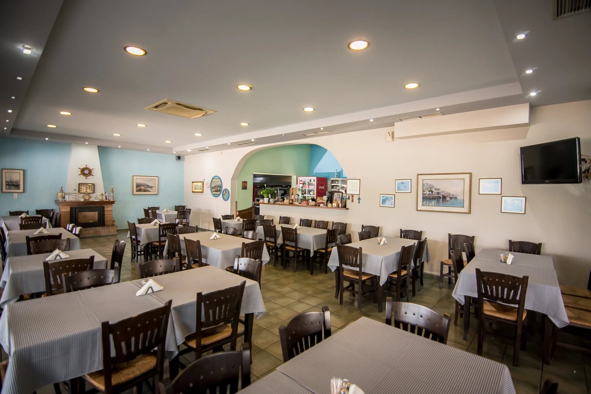 The indoor dining room, for the winter