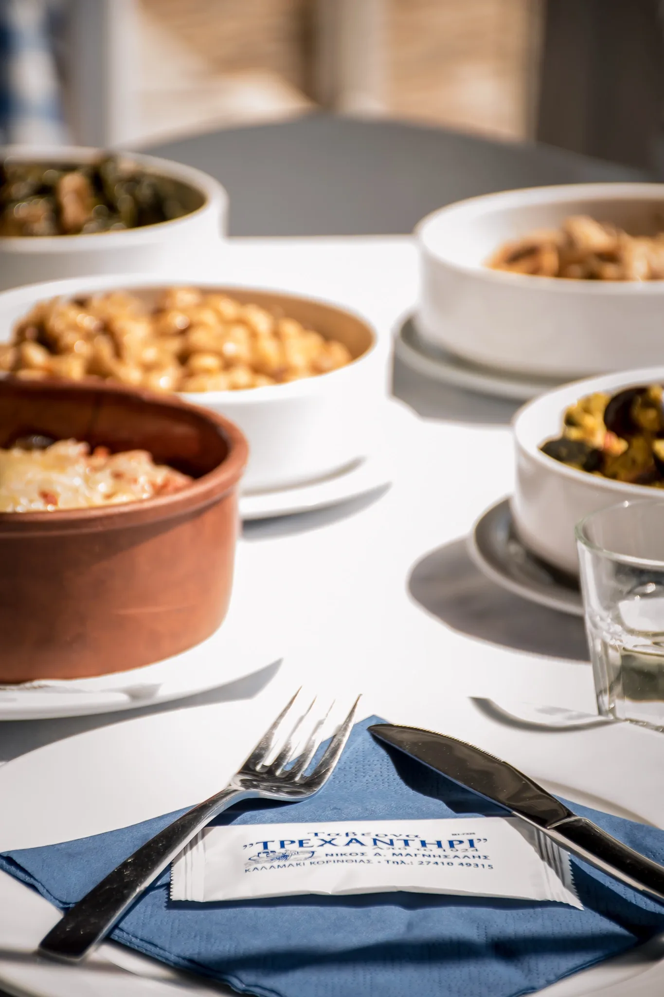 Clay-pot chickpeas and mussels saganaki